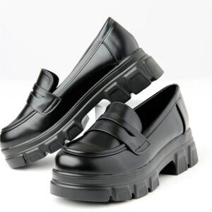 Lady GoDiva Black Oxford Loafers